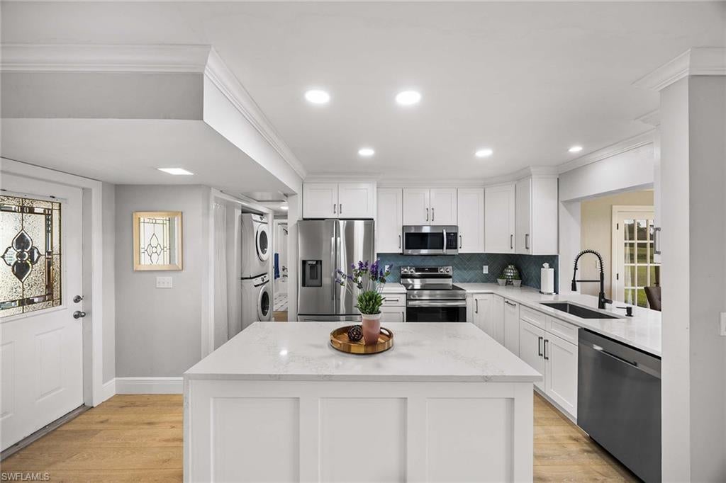 LAKEWOOD VILLAS - Residential