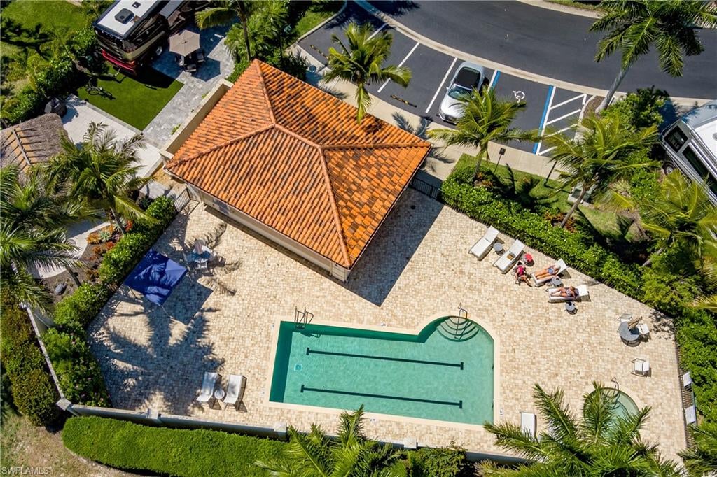 NAPLES MOTORCOACH RESORT - Land
