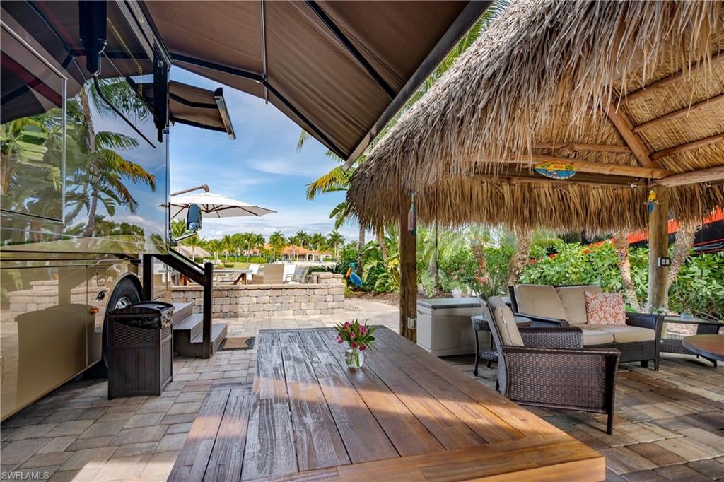 NAPLES MOTORCOACH RESORT - Land