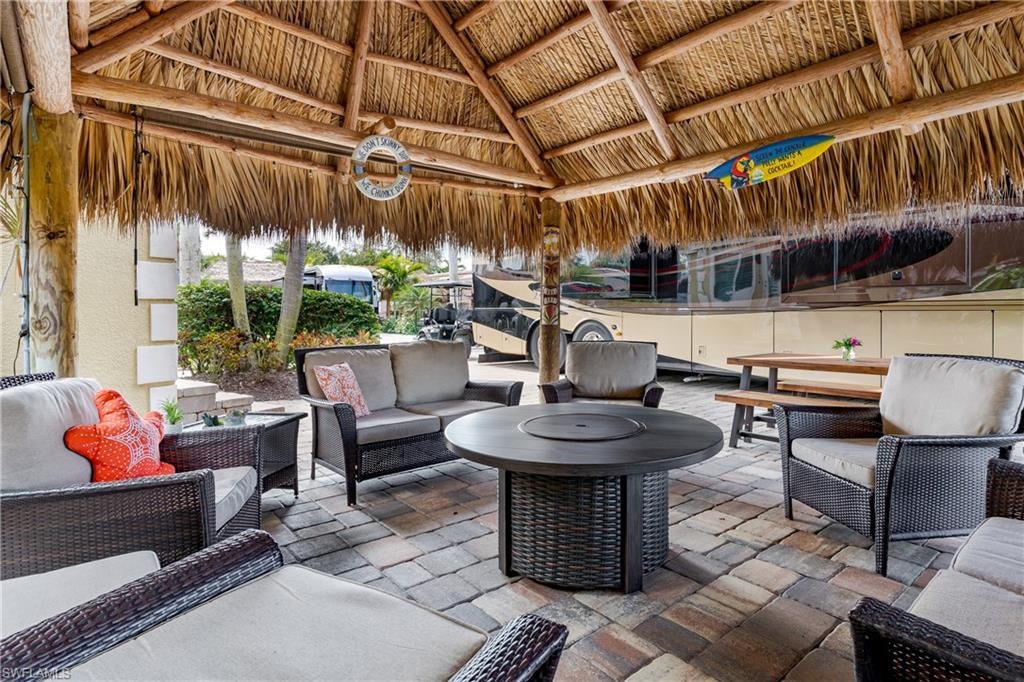 NAPLES MOTORCOACH RESORT - Land