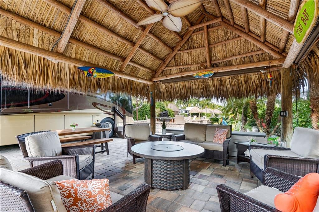 NAPLES MOTORCOACH RESORT - Land