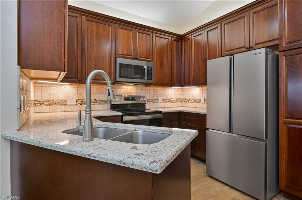 SIESTA PINES - Residential Income