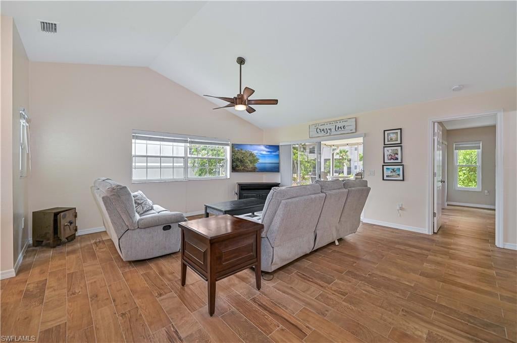 SIESTA PINES - Residential Income