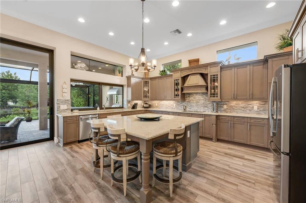 TWIN EAGLES - Residential