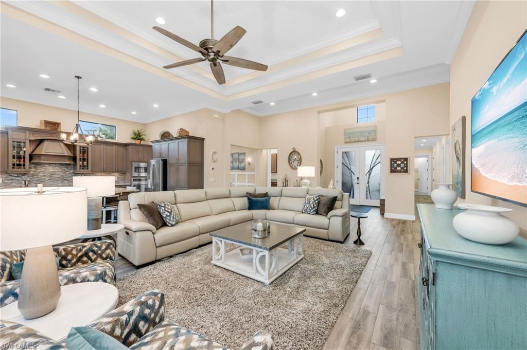 TWIN EAGLES - Residential