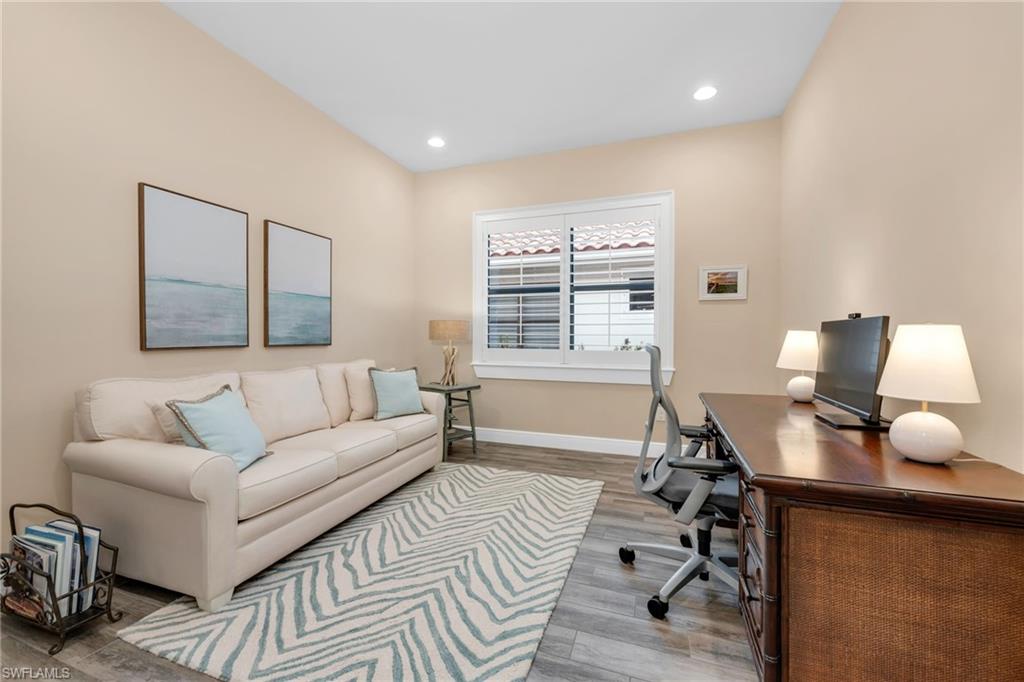 TWIN EAGLES - Residential