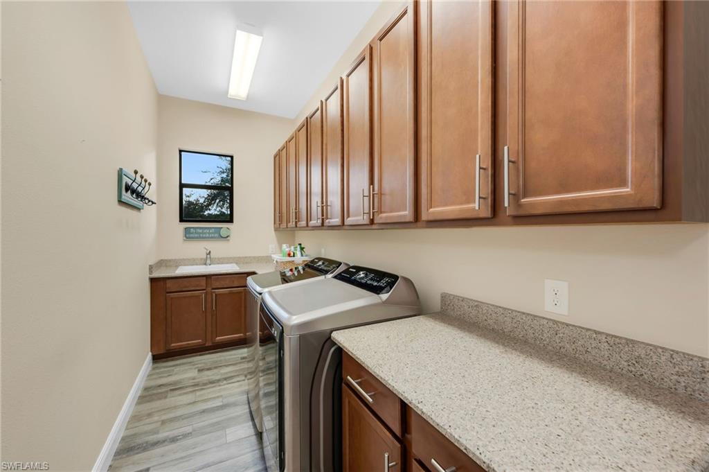 TWIN EAGLES - Residential