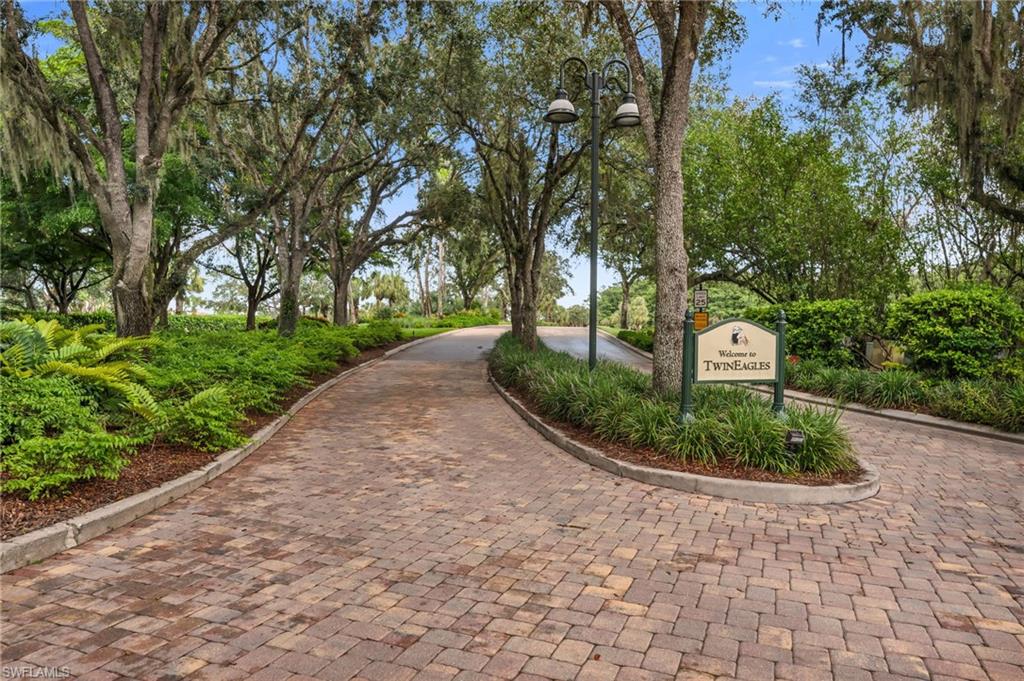 TWIN EAGLES - Residential