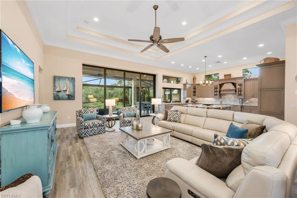 TWIN EAGLES - Residential