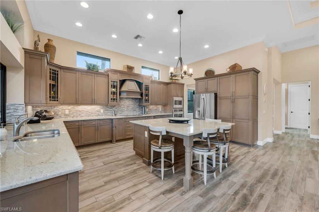 TWIN EAGLES - Residential