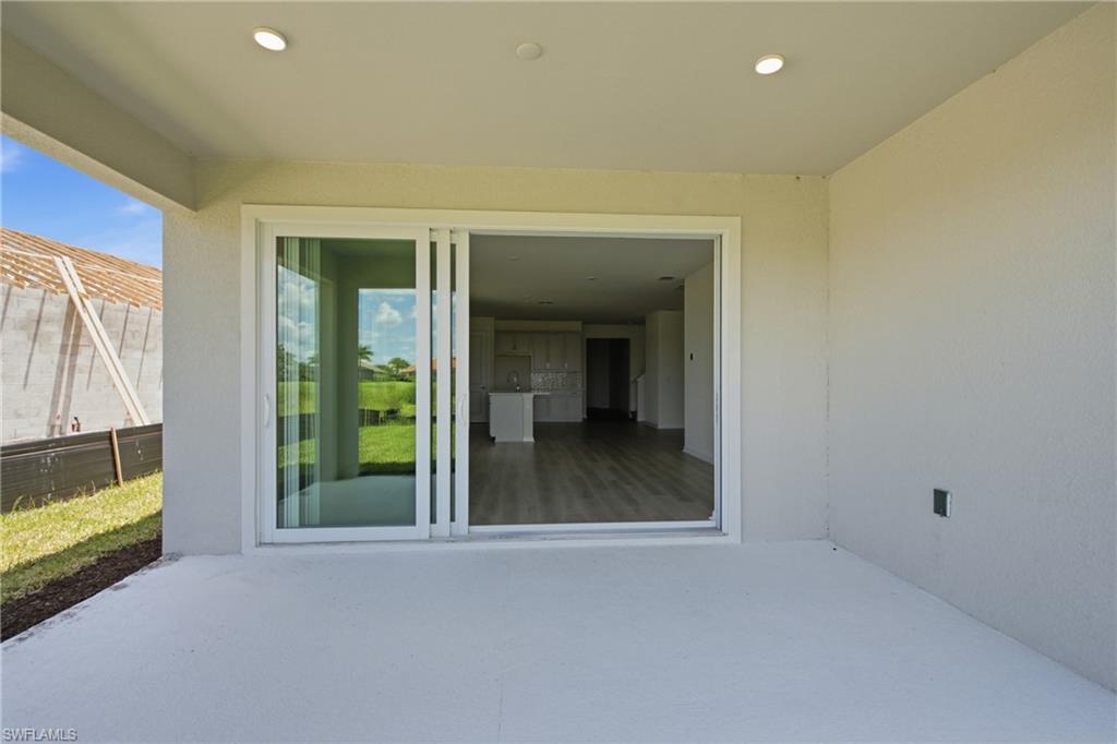 COUNTRY CLUB - Residential