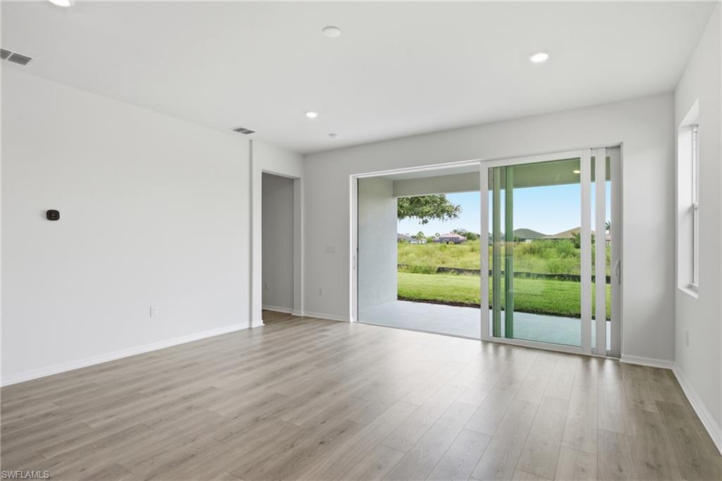 COUNTRY CLUB - Residential