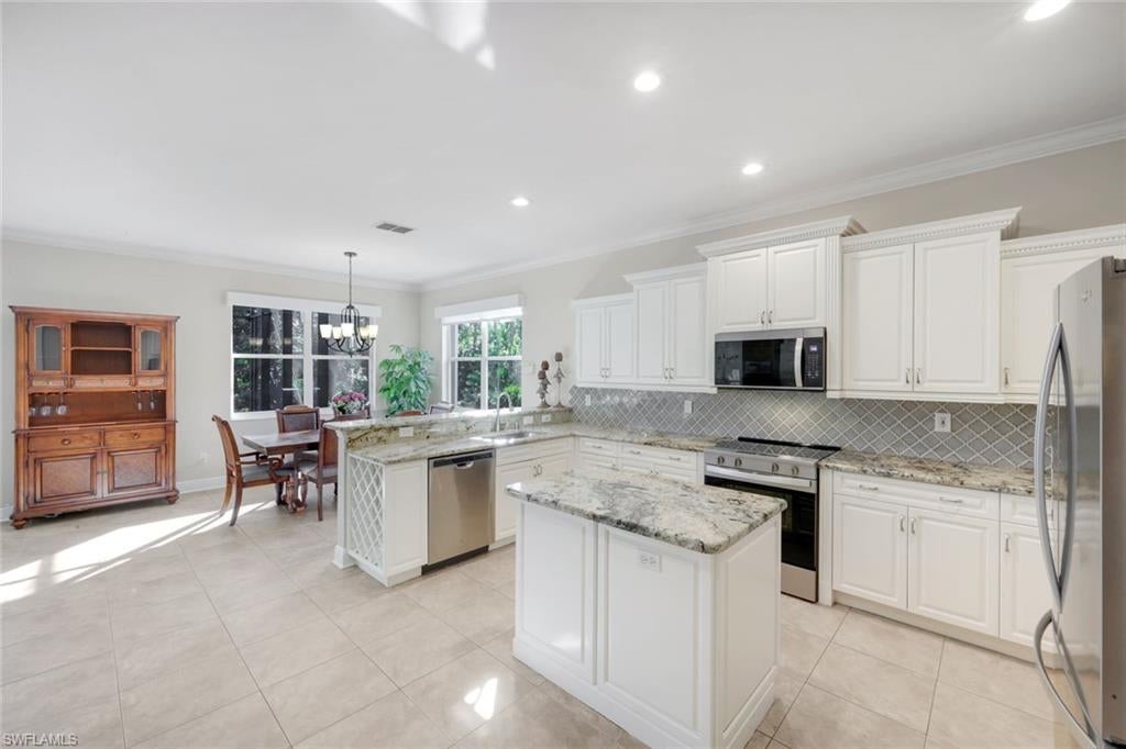 SAN CARLOS ESTATES - Residential