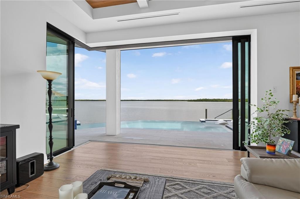 MARCO BEACH - Residential