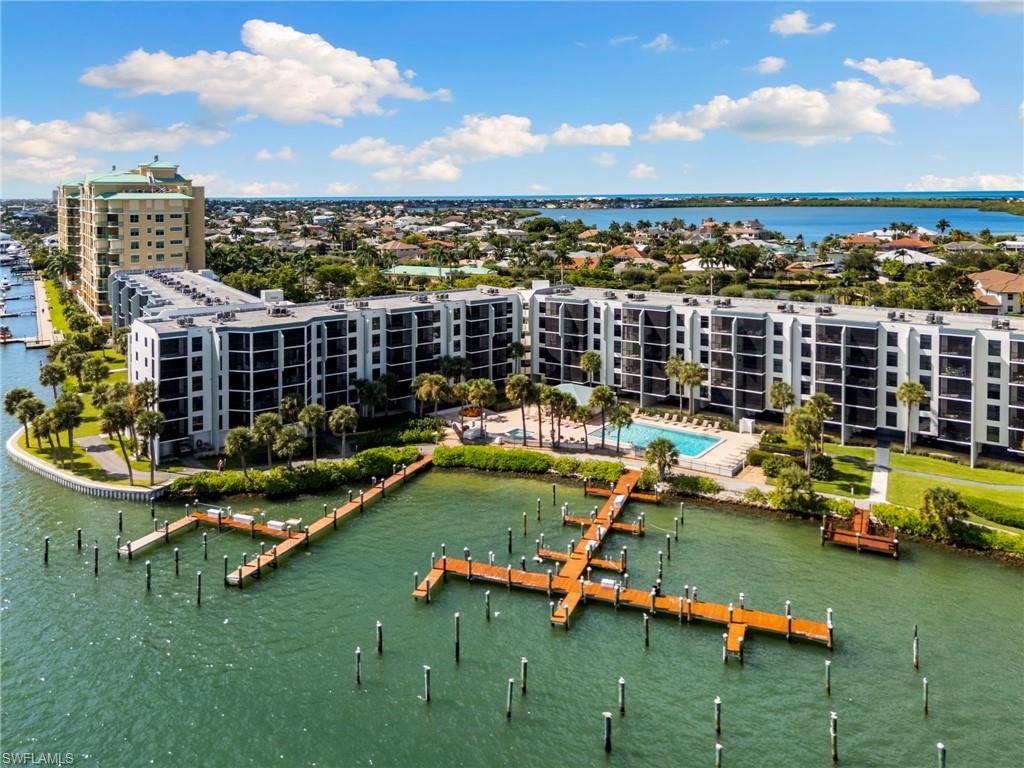 RIVERSIDE CLUB - Residential