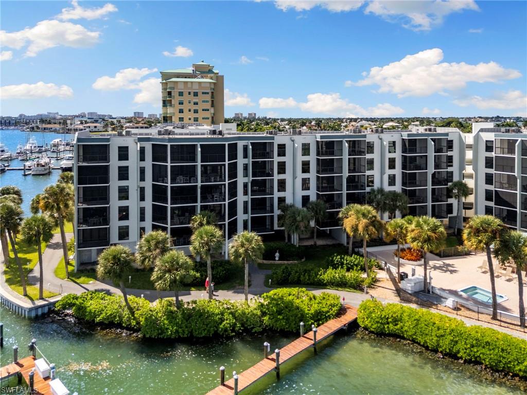 RIVERSIDE CLUB - Residential