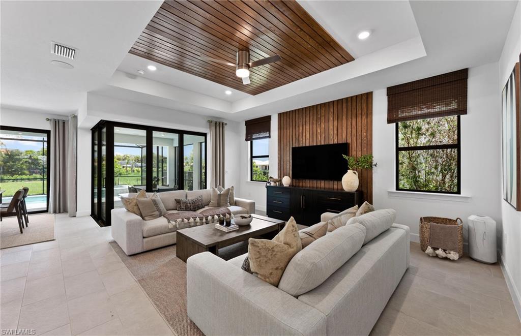 COUNTRY CLUB - Residential