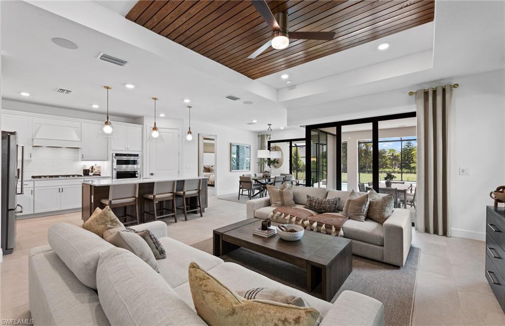 COUNTRY CLUB - Residential