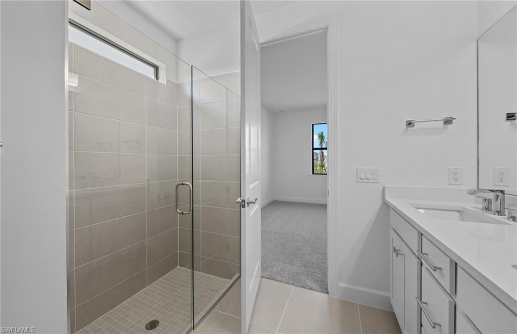HAMPTON LAKES - Residential