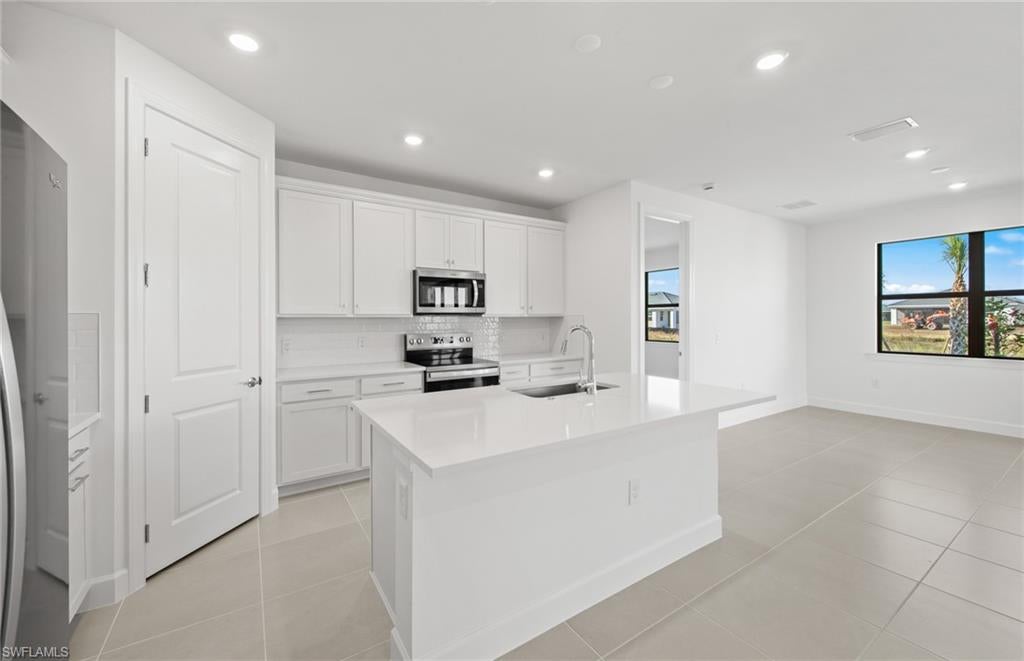 HAMPTON LAKES - Residential