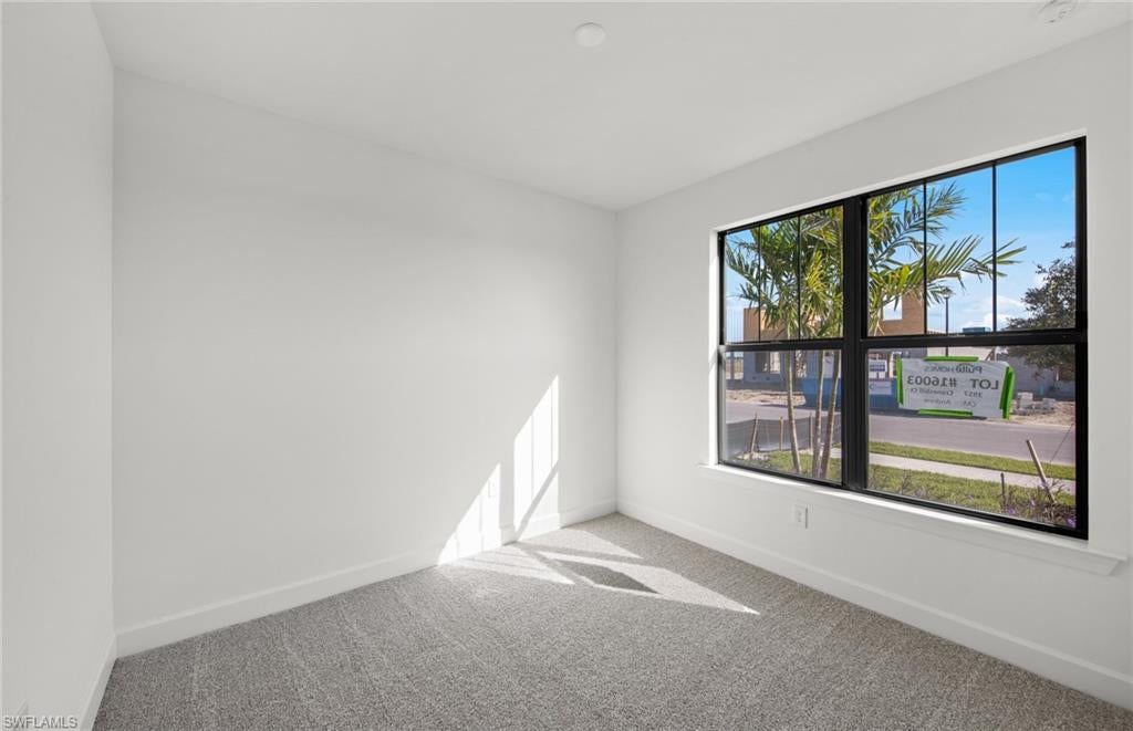 HAMPTON LAKES - Residential