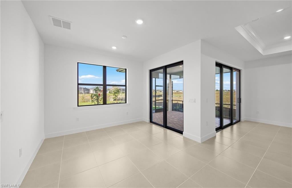 HAMPTON LAKES - Residential