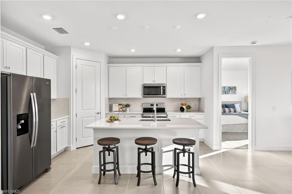 HAMPTON LAKES - Residential