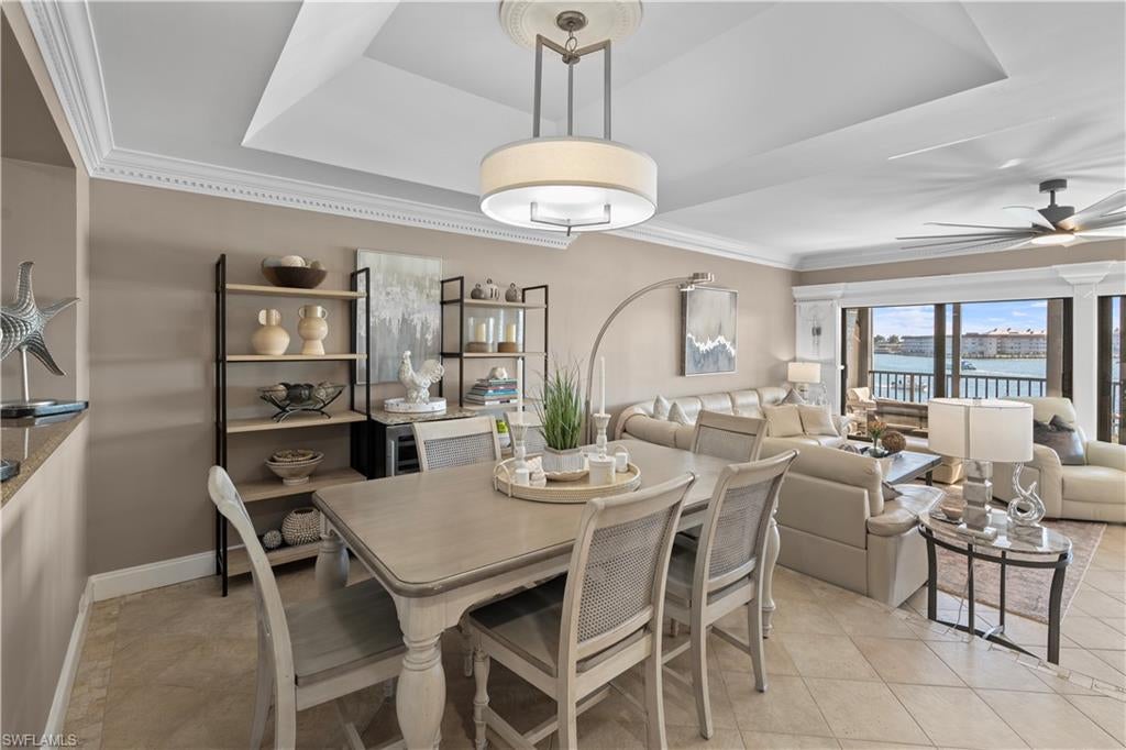 200 LA PENINSULA - Residential