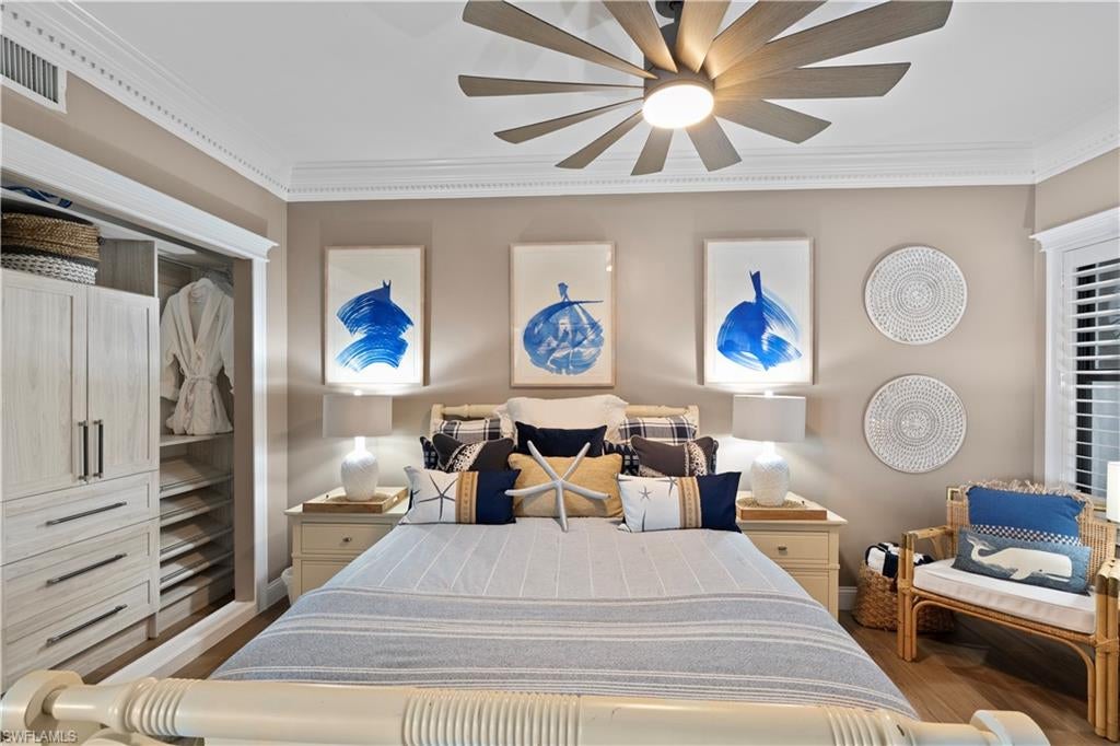 200 LA PENINSULA - Residential