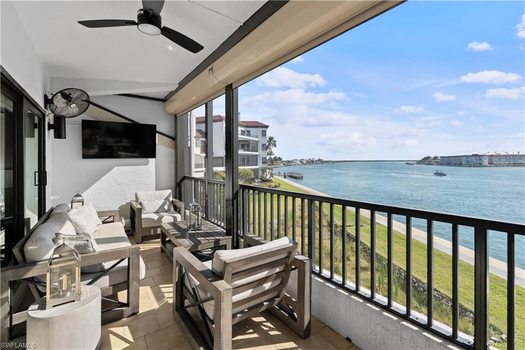 200 LA PENINSULA - Residential