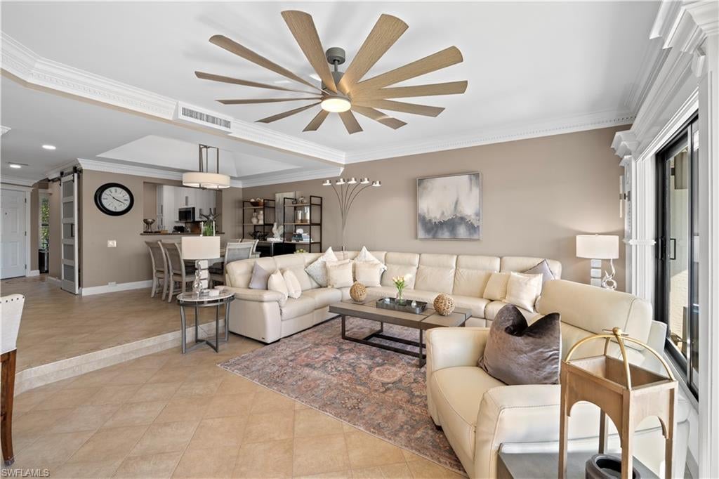 200 LA PENINSULA - Residential