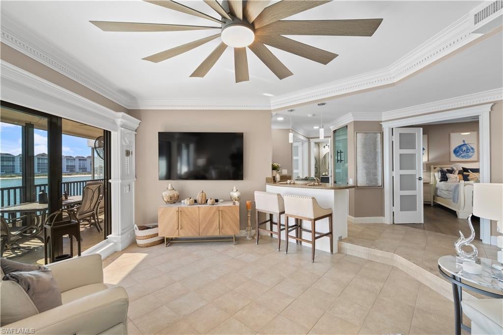 200 LA PENINSULA - Residential