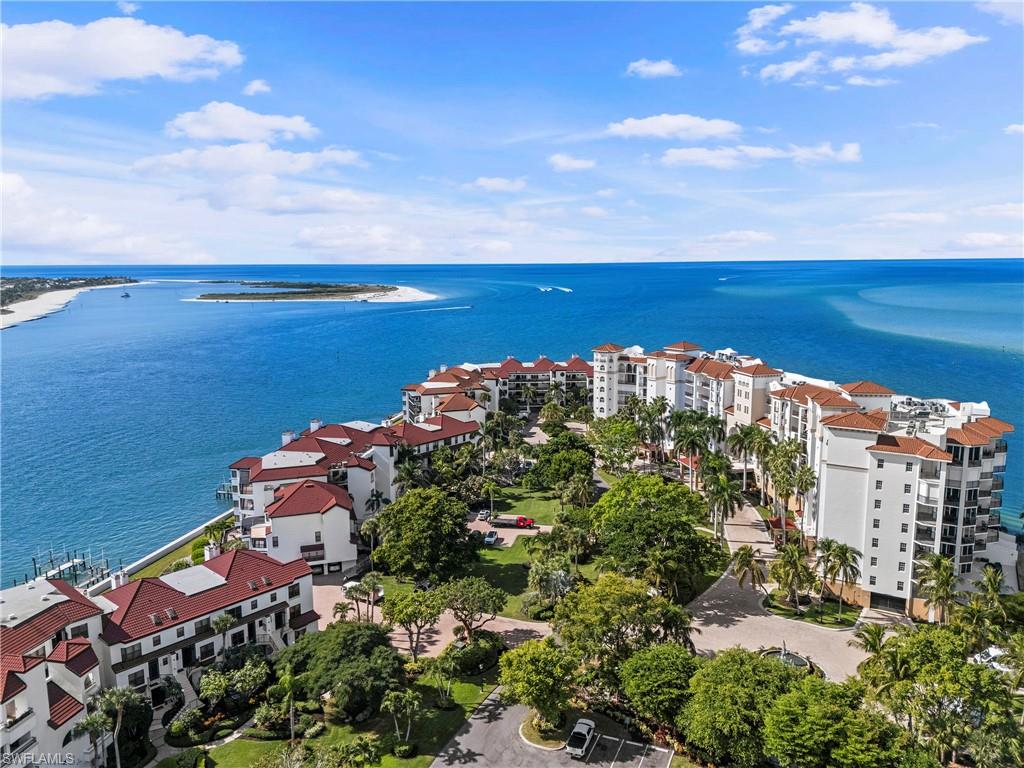 200 LA PENINSULA - Residential