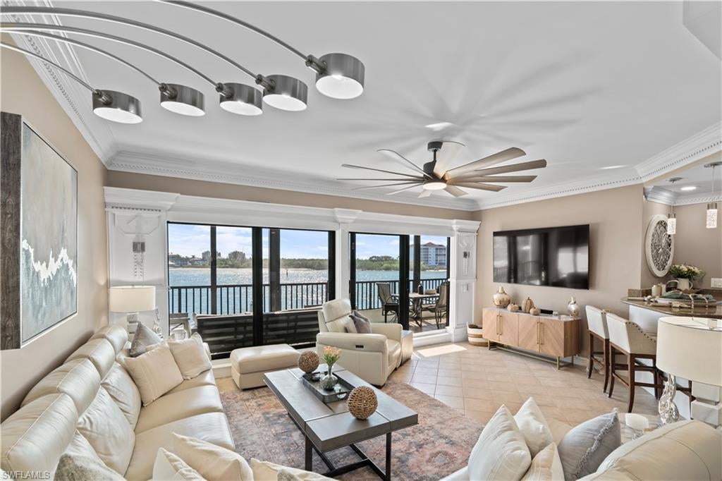 200 LA PENINSULA - Residential