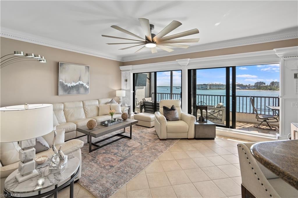 200 LA PENINSULA - Residential