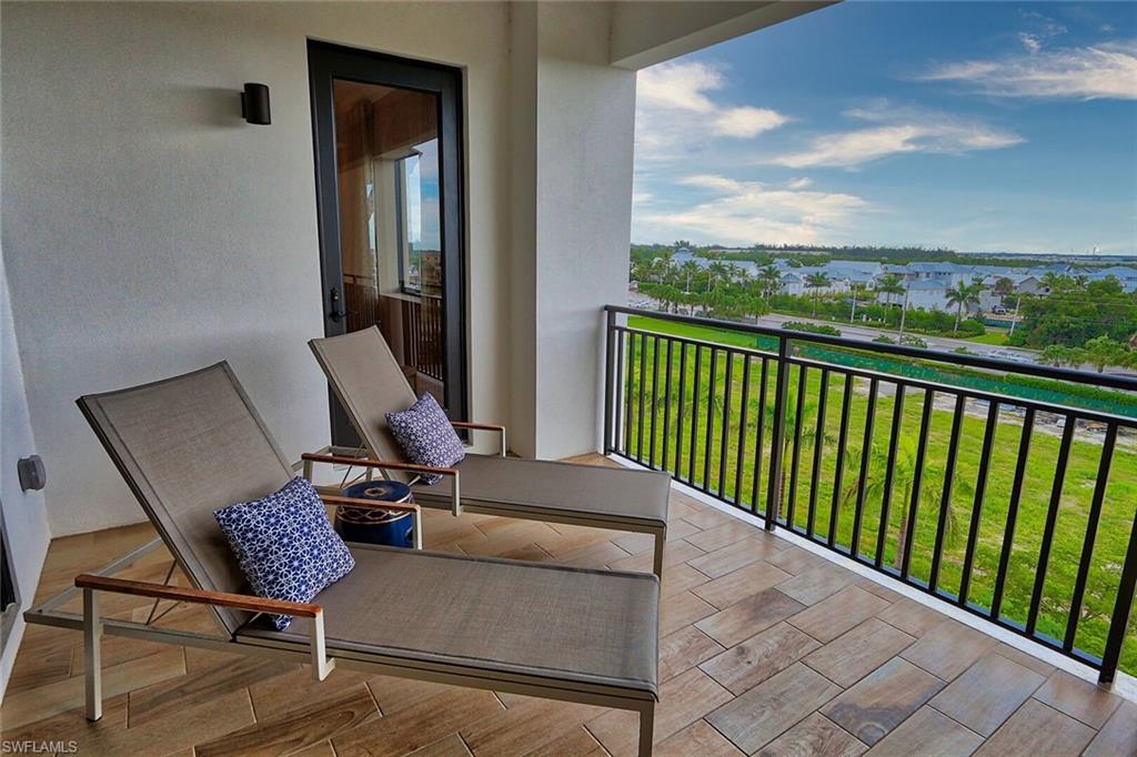 NAPLES SQUARE - Residential Lease
