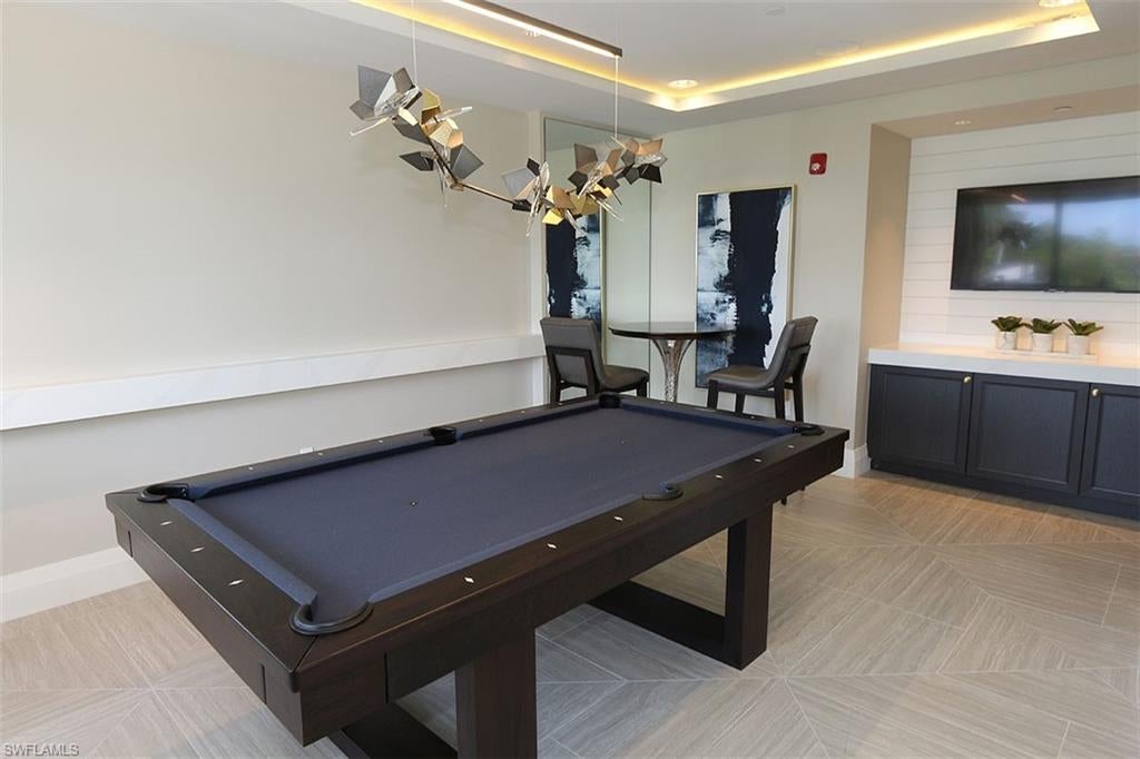 NAPLES SQUARE - Residential Lease