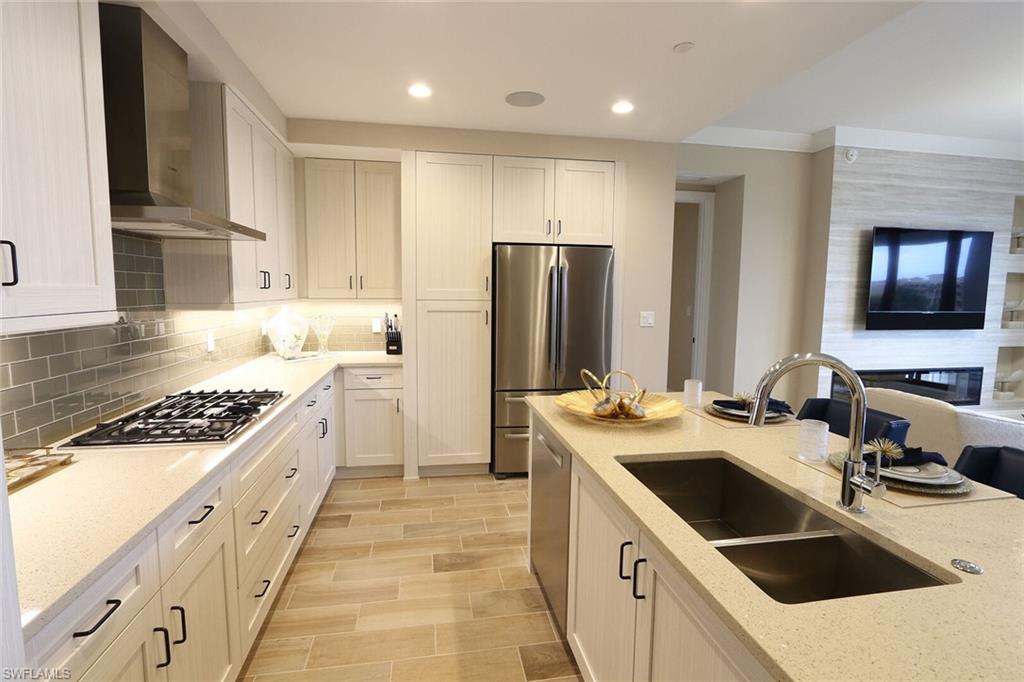 NAPLES SQUARE - Residential Lease