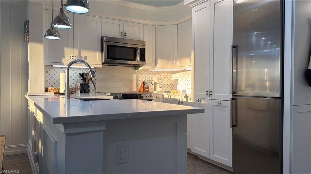 CHATEAU VANDERBILT - Residential Lease