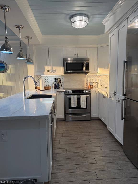 CHATEAU VANDERBILT - Residential Lease