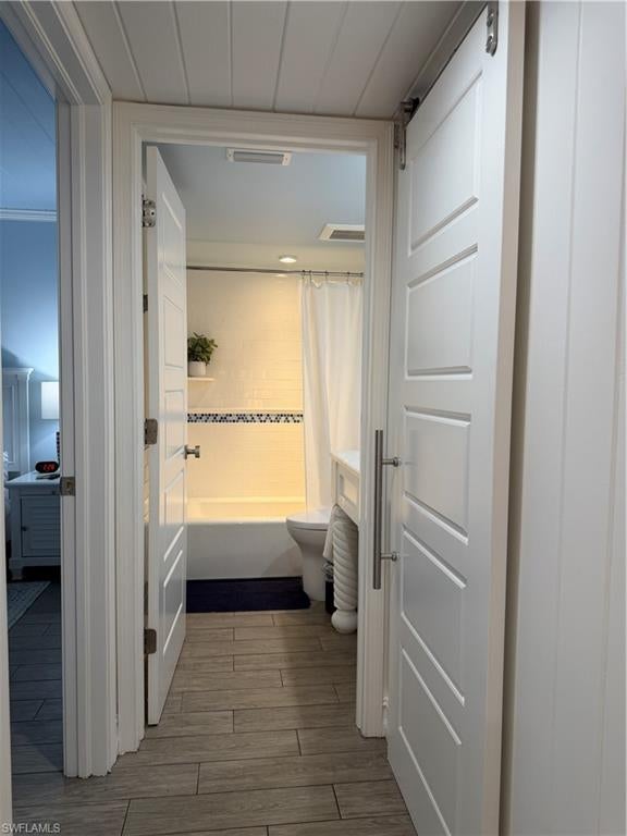 CHATEAU VANDERBILT - Residential Lease
