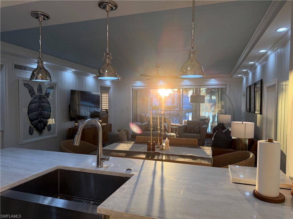 CHATEAU VANDERBILT - Residential Lease