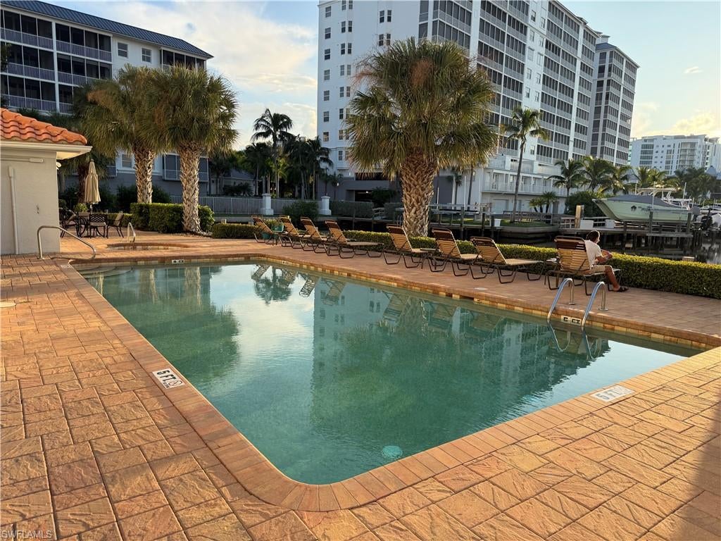 CHATEAU VANDERBILT - Residential Lease