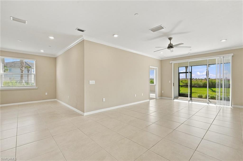 ESPLANADE LAKE CLUB - Residential