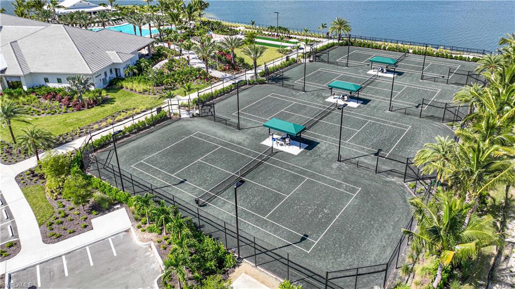 ESPLANADE LAKE CLUB - Residential