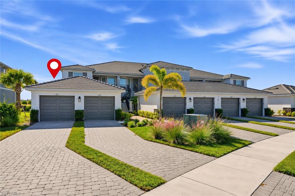 ESPLANADE LAKE CLUB - Residential