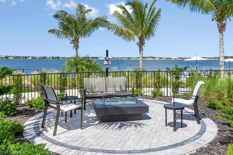 ESPLANADE LAKE CLUB - Residential