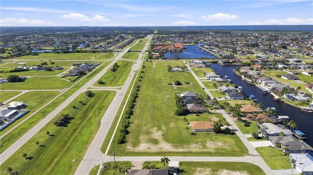 CAPE CORAL - Land