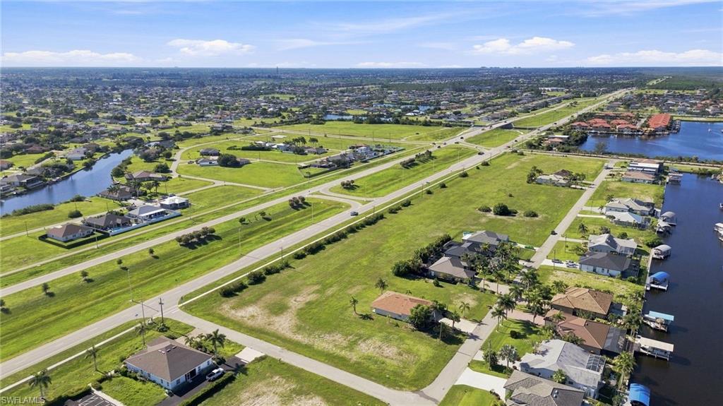 CAPE CORAL - Land