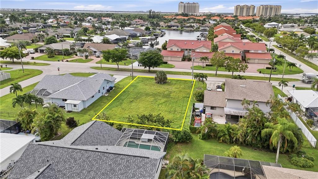 CAPE CORAL - Land